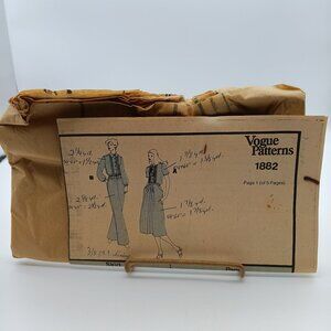 UNCUT Vintage Sewing PATTERN Vogue 1882, Ladies 1979 Blouse Skirt and Pants